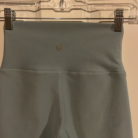 Yogalicious Rib Crossover 7” shorts - Size XS - Picture 3 of 5